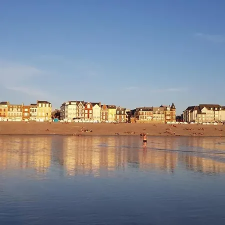 Апартаменты A 50m Reves Etoiles Les Bains De Мер-ле-Бен